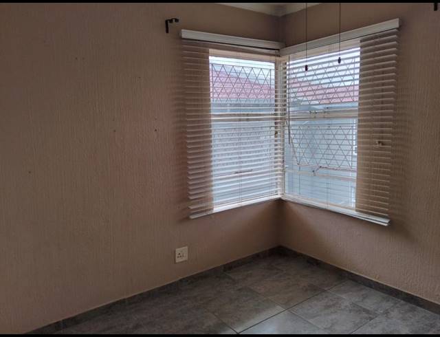 2 BEDROOM TOWNHOUSE FOR SALE IN RACEVIEW